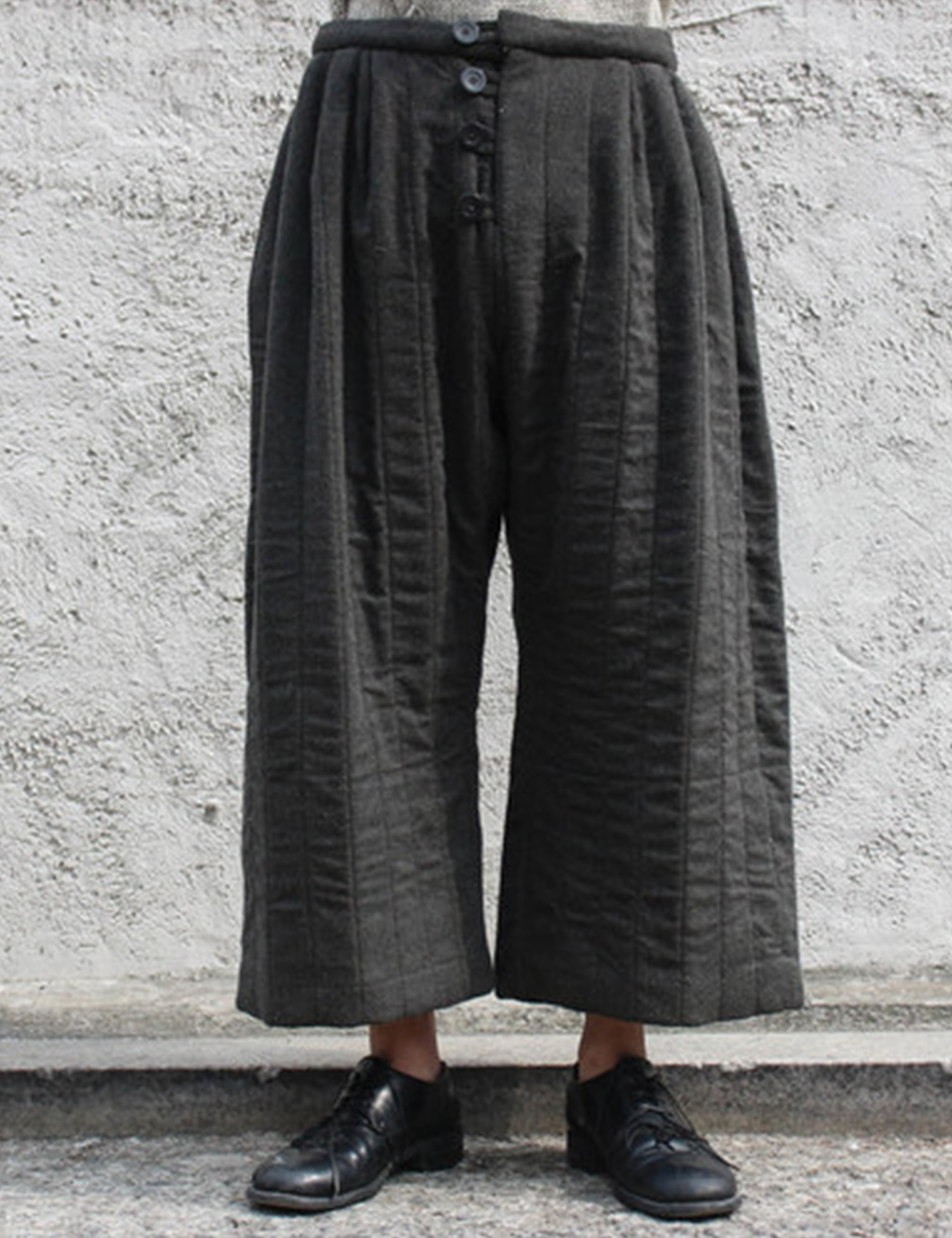 [EXCLUSIVE] QUILTED PANTS_CHARCOAL