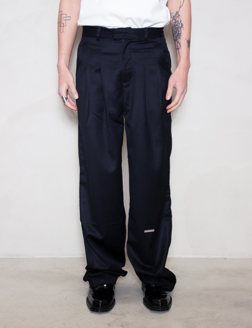 PLEATED TUEN-UP TAILOR TROUSERS_BLACK