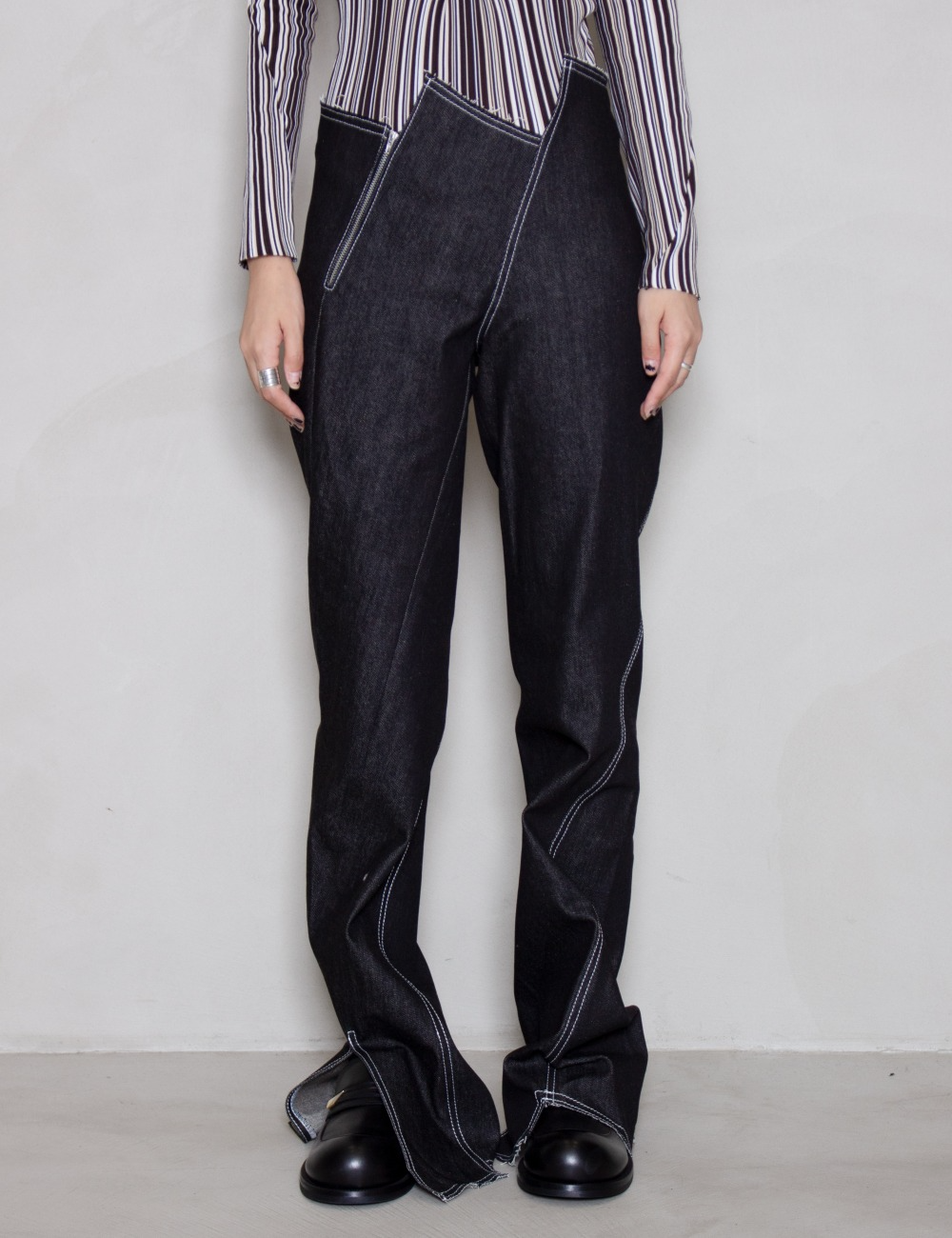 TWISTED ASYMESTRICAL JEANS_BLACK